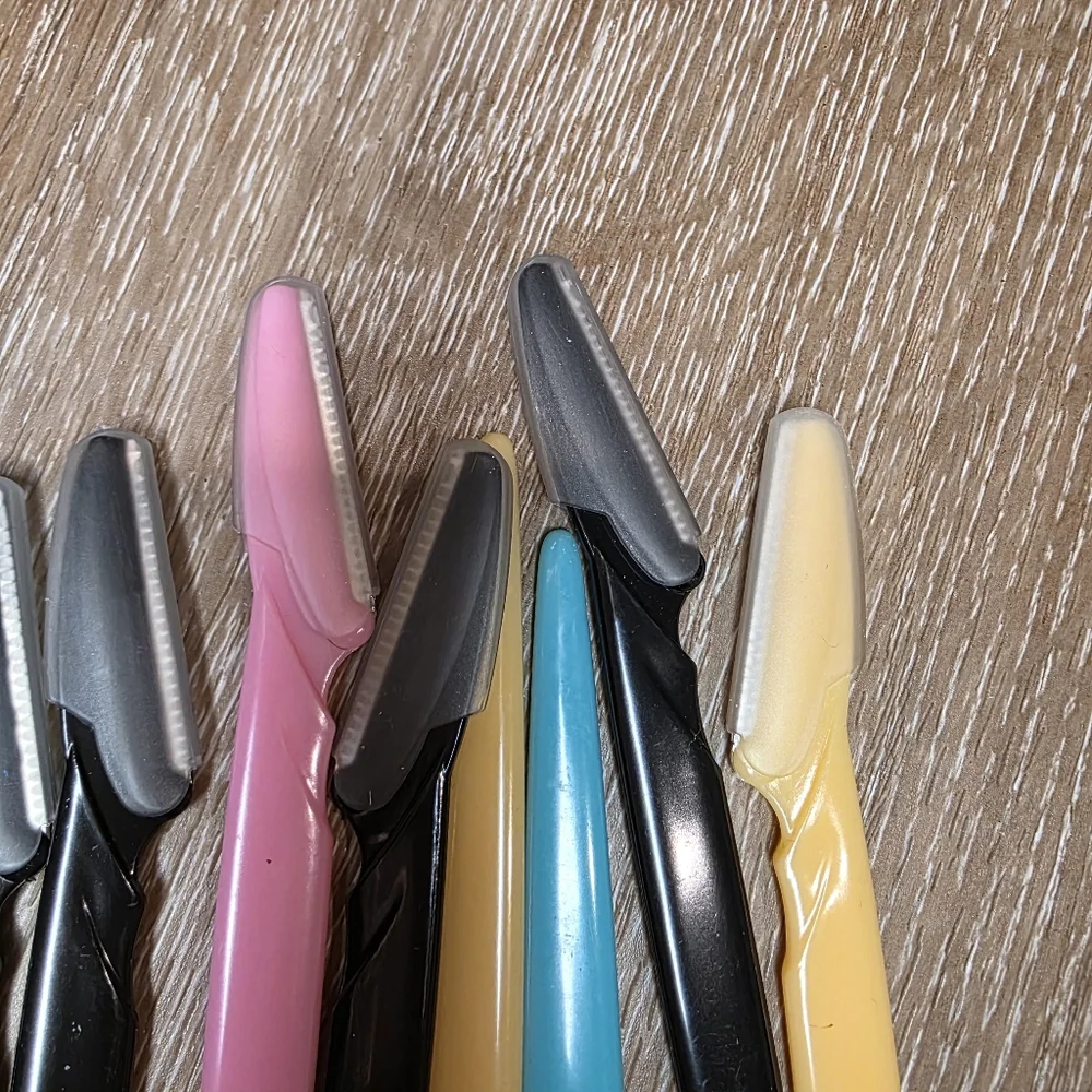 Colorful Eyebrow Razors Set - Picture 3 of 3